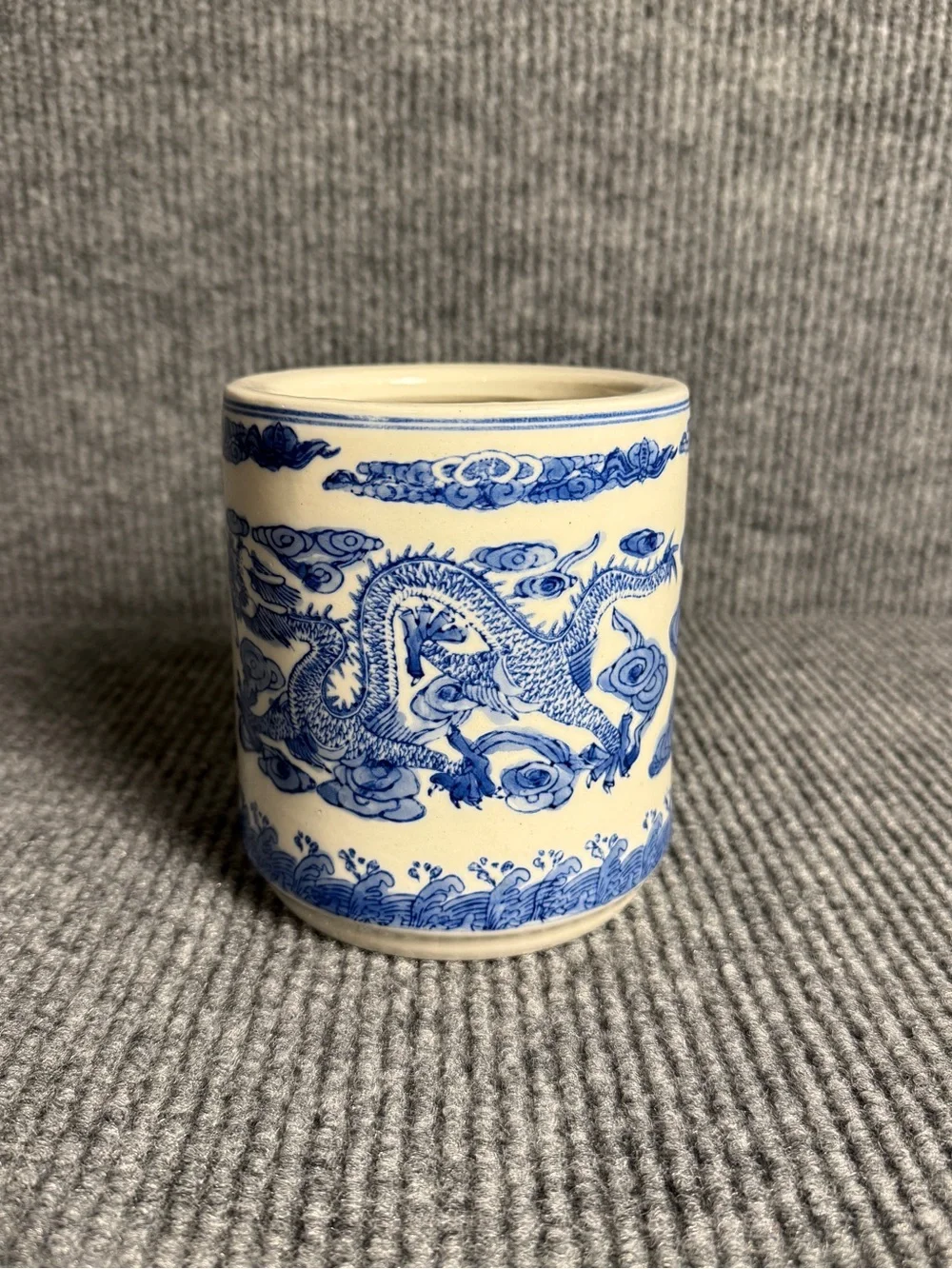 Vintage William Sonoma Blue and White Dragon Porcelain Brush Pot Bitong
